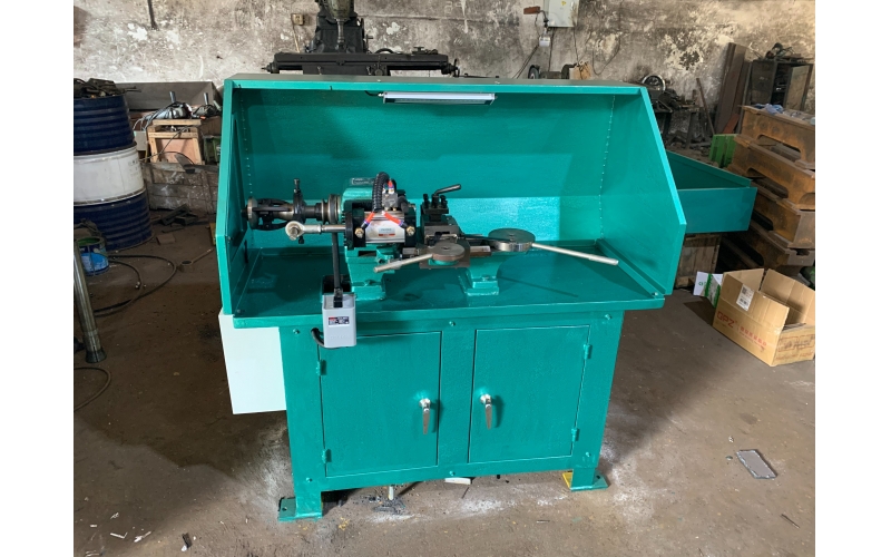 620儀表車床，帶氣動夾緊裝置，可以減輕工人勞動強(qiáng)度