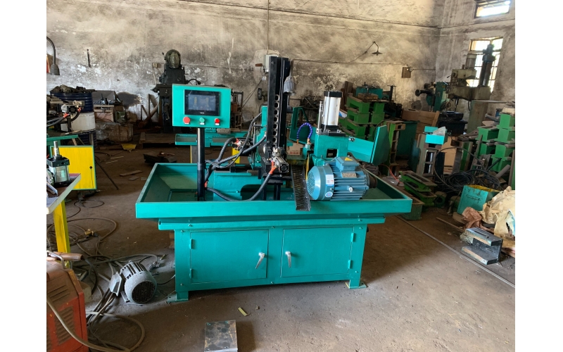 新款螺母自動開槽機(jī)床的特點